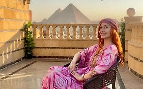 Crowne Pyramids View Inn