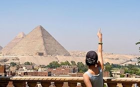 Crowne Pyramids View Inn